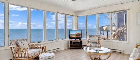 TV connectée, cheminée, lecteur de DVD, imprimantes