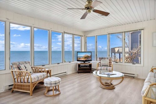 Lakefront Home w/ Sunroom, Deck, Grill + Lake View