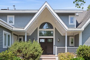 تفاصيل الفندق من الخارج