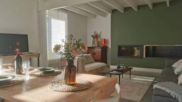 Télévision, cheminée