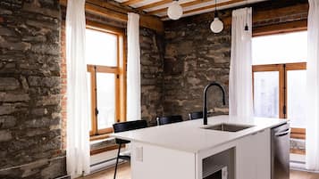 Luxury Apartment, 2 Bedrooms | 2 bedrooms, Egyptian cotton sheets, premium bedding