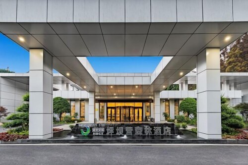 Xianfeng Pingbaying Forest Hotel