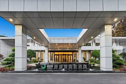 Xianfeng Pingbaying Forest Hotel