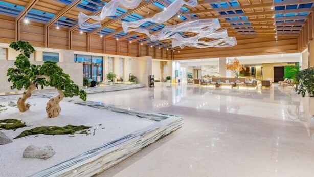 A spacious lobby with a high ceiling, large windows, and a central seating area. - Xianfeng Pingbaying Forest Hotel (Xianfeng)