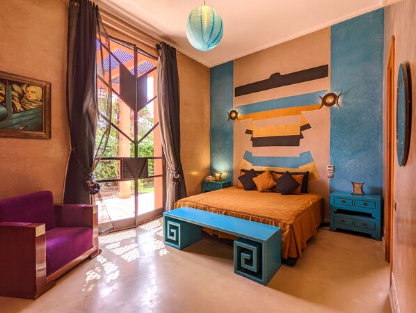 6 makuuhuonetta, silitysrauta/-lauta, vuodevaatteet