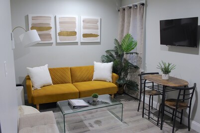 ★ 2 BEDROOM / 1 BATH TRENDY Apt ★ Downtown Albany