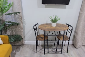 Dining - ★ 2 BEDROOM / 1 BATH TRENDY Apt ★ Downtown Albany (Albany)