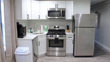 Microondas, horno, placa de cocina, lavavajillas