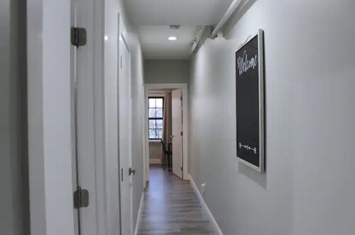 ★ 2 BEDROOM / 1 BATH TRENDY Apt ★ Downtown Albany