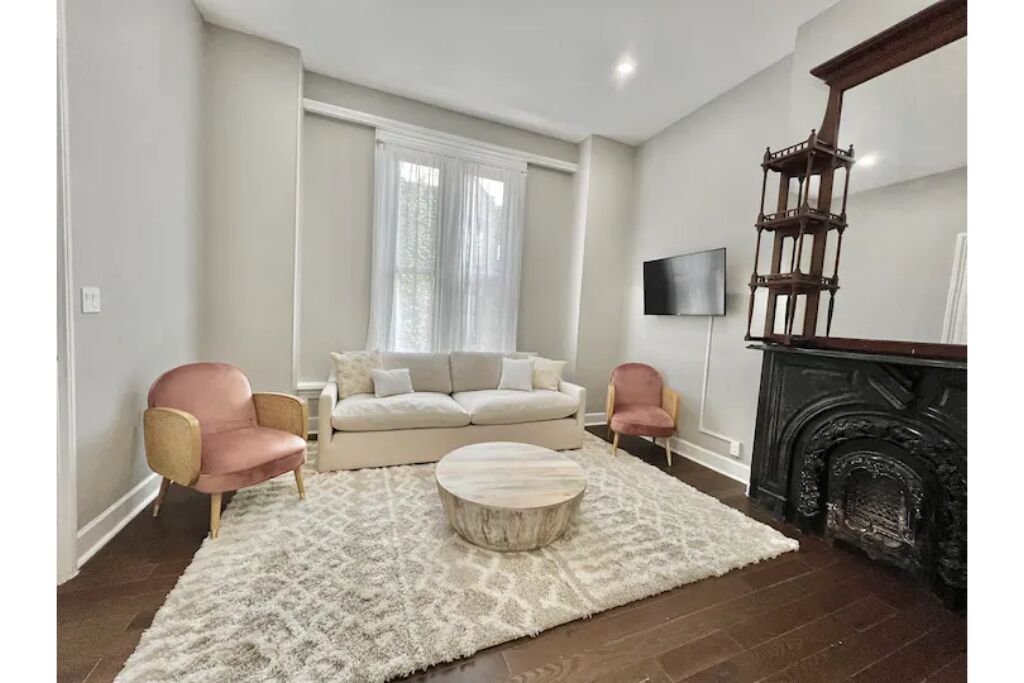 ★SPACIOUS 1BR Apt w/ Character 10ft Ceilings W/D!★