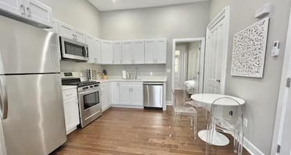 ★SPACIOUS 1BR Apt w/ Character 10ft Ceilings W/D!★