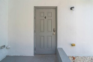 Exterior detail - Cozy Studio 2 Blocks from the Beach – Unit 4 (Hollywood)
