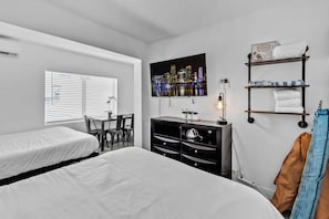 1 chambre, fer et planche Ă repasser, Wi-Fi gratuit, draps fournis