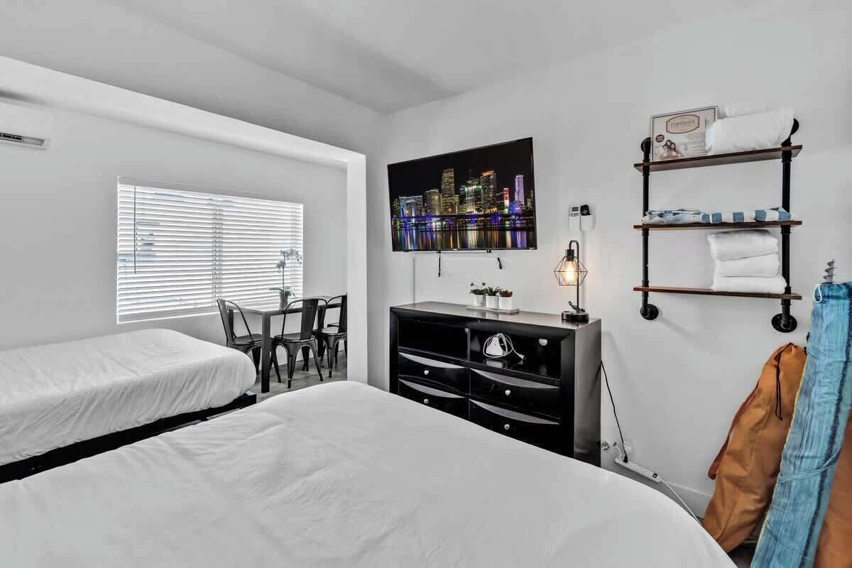 Schreibtisch, Bügeleisen/Bügelbrett, kostenloses WLAN, Bettwäsche