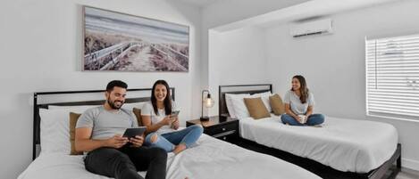 Skrivebord, strygejern/strygebræt, gratis Wi-Fi, sengetøj