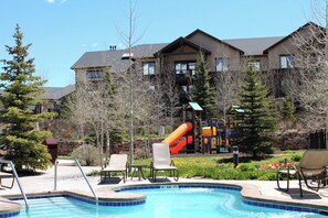 Indoor pool, outdoor pool - 2 BR 2 BA slope-side resort ski-in just feet from 4 o'clock (Breckenridge)