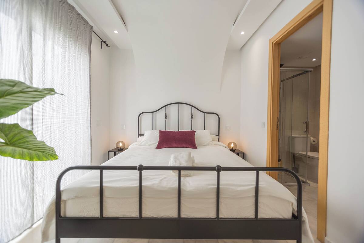 1 bedroom, premium bedding, Select Comfort beds, iron/ironing board