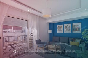 Royal-Apartment | Wohnbereich | 46-Zoll-Smart-TV mit Kabelempfang, Fernseher