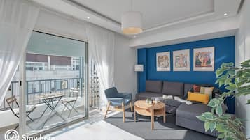 Departamento Royal | Área de sala de estar | Smart TV de 46 pulgadas con canales por cable y televisión