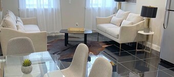 ★MODERN 1BR Apt w/ PRIVATE deck! W/D★
