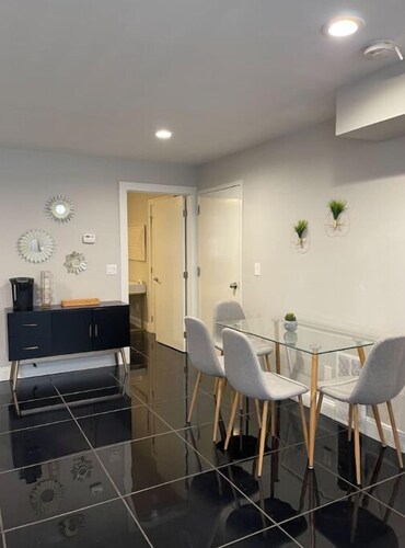 ★MODERN 1BR Apt w/ PRIVATE deck! W/D★