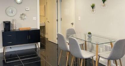 ★MODERN 1BR Apt w/ PRIVATE deck! W/D★