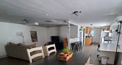 1 bedroom sleeps 4 in town with a country feel.