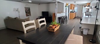 1 bedroom sleeps 4 in town with a country feel.