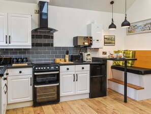 Private kitchen - 1 bedroom accommodation in Porthmadog (Porthmadog)