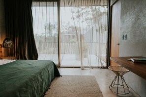 3 bedrooms, iron/ironing board, travel crib, internet