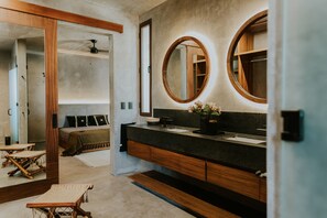 3 bedrooms, iron/ironing board, travel crib, internet