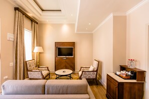 43-inch TV with digital channels - Gold Reef City Theme Park Hotel (Johannesburg South)
