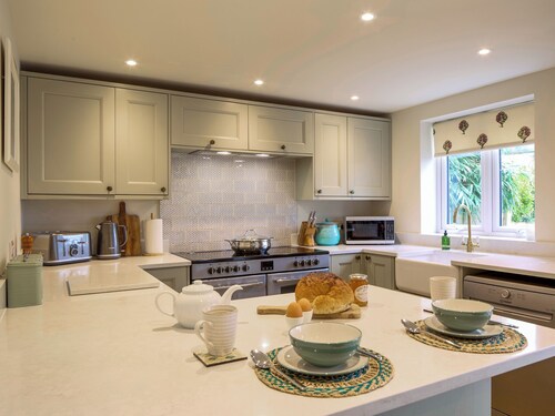 4 bedroom accommodation in Woodgreen, near Fordingbridge