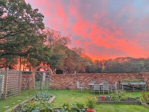 Outdoor dining - 1 bedroom accommodation in Ewelme (Ewelme)