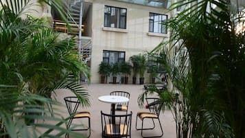 تناول الطعام بالخارج