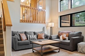 Smart TV, fireplace, video games, books - Discounted Remaining Winter! Hot Tub+Shuttle+Bunks (Breckenridge)