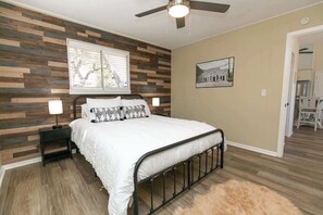 2 bedrooms, iron/ironing board, free WiFi, bed sheets