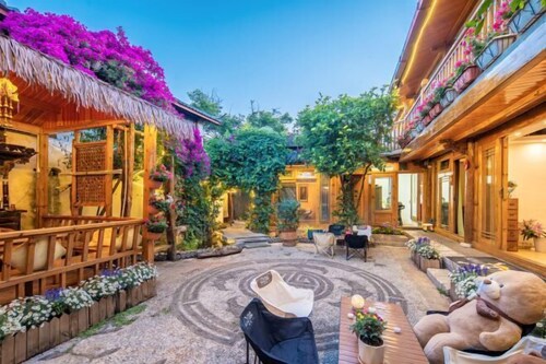 Yuhuai Renjia Inn