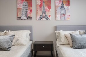2 kamar tidur, setrika/meja setrika, Wi-Fi gratis, dan seprai linen
