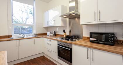 Pillo Rooms - Cosy 2 Bed House in Eccles