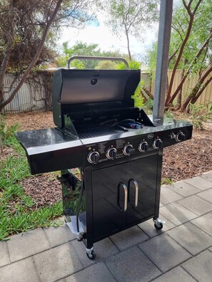 Property grounds - Sandrift by the beach (Largs North)