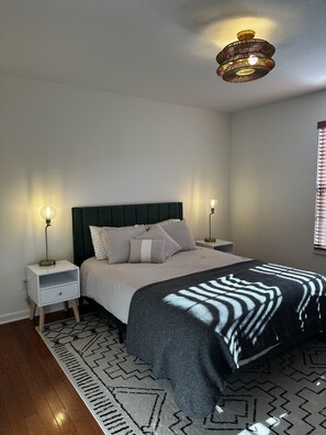 1 habitación, escritorio, tabla de planchar con plancha y wifi gratis 