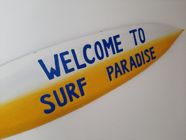 A sign with the text "WELCOME TO SURF PARADISE". - Ground Floor Apt, Free Parking Fibre Wifi Sleeps 2 (Bodmin)