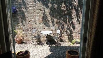 تناول الطعام بالخارج