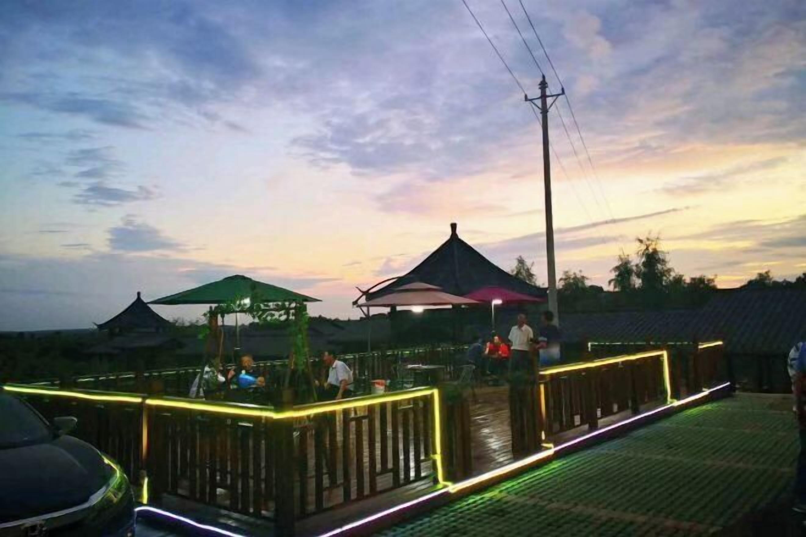 تناول الطعام بالخارج