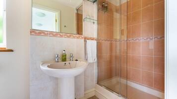House | Bathroom | Shower, free toiletries, towels
