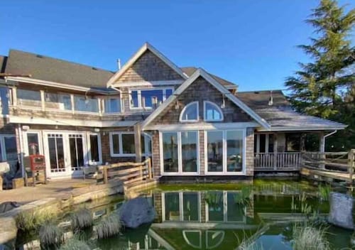 Lakeshore "Holleyville" Countryside Farm House