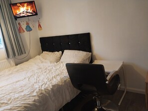 Apartment | 1 bedroom, iron/ironing board, free WiFi, bed sheets - Luxury Bedroom In a Shared Flat (London)