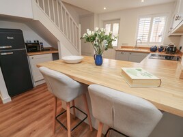 冰箱、洗碗机、电热水壶、烤面包机