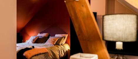2 bedrooms, iron/ironing board, travel cot, free WiFi